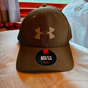 Men's Under Armor hat M/L